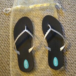 Oka.b flip flops size 10